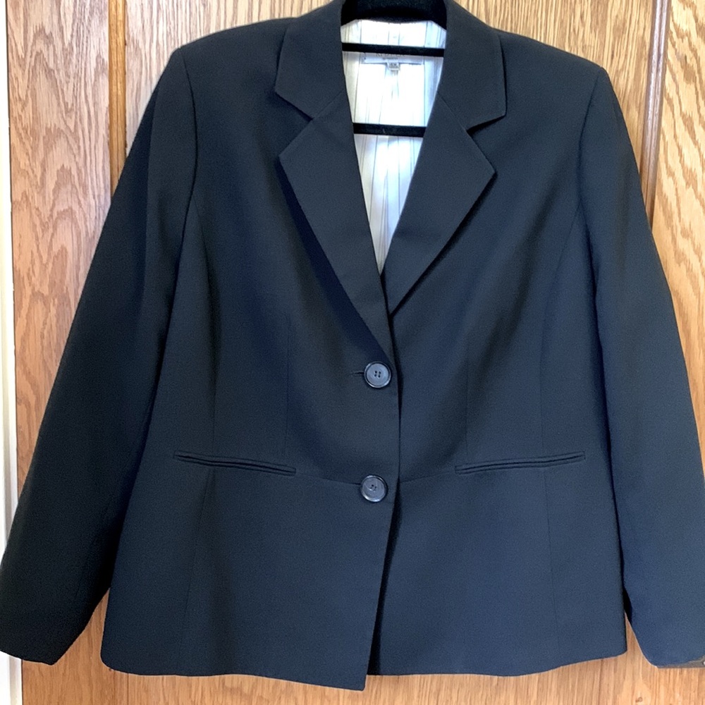 Plus; 16W; relaxed fit yet tailored look